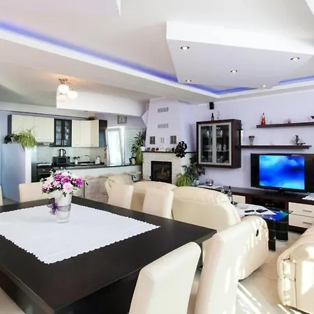 Mateo - Three Bedroom With Terrace And Private Pool Vodovada