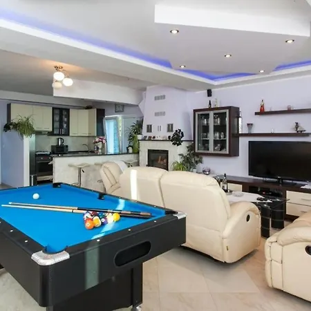 Mateo - Three Bedroom With Terrace And Private Pool * Vodovada