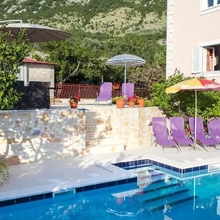 Mateo - Three Bedroom With Terrace And Private Pool 아파트